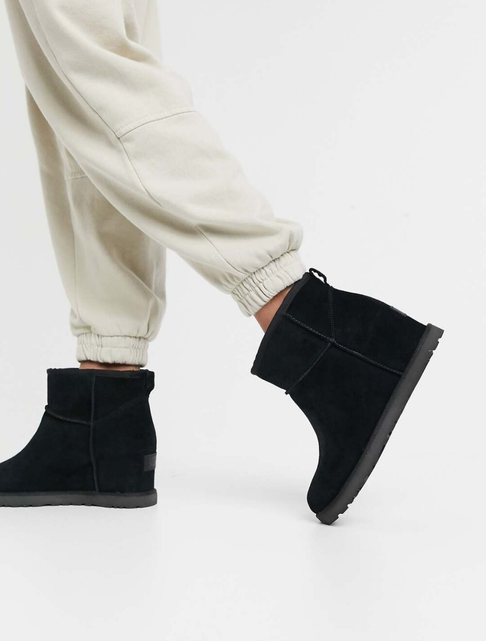 UGG Classic Femme Mini Wedge Cozy Sheepskin Lining Boots Women's Size 7